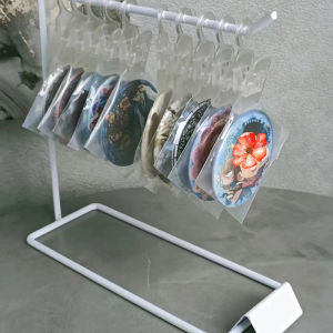 Minwen Tủ quần áo kim loại hiển thị chủ Móc khóa treo Clip nhựa đính Tabletop đồ trang sức chủ