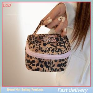 [COD]PkYeG💖💖💖 กระเป๋าแต่งหน้าขนเสือดาวสำหรับผู้หญิงกระเป๋าเครื่องสำอางเดินทางแบบนิ่มเคสจัดระเบียบกระเป๋าเครื่องสำอางสำหรับผู้หญิงผู้หญิงกระเป๋าเครื่องสำอางที่จำเป็นสำหรับผู้หญิงกระเป๋าถือ