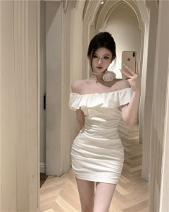 white july🌸พร้อมส่ง ชุดเดรสผู้หญิง เดรสสั้นเซ๊กซี่ มินิเดรสเซ็กซี่ เดรสปาดไหล่เซ็กซี่ ชุดเที่ยว รัดรูป สไตล์หรูดูแพง ดีไซน์จีบด้านข้าง