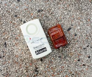 (Tặng pin) Báo động chống trộm rung điều khiển từ xa DECOM