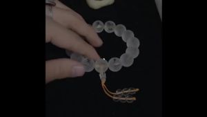 ขนม กำไลคริสตัล เสริมสิริมงคล นำโชค กำไลหินมงคล กำไลเสริมดวง สร้อยข้อมือ สร้อยข้อมือหิน สร้อยข้อมือนำโชค 14 mm.สายร้อยยืดได้ สดใหม่