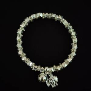 กำไลข้อมือพร้อมจี้ใส่ได้ทุกโอกาส ลายสวยๆ กำไลแฟชั่น สินค้าพร้อมส่งจากประเทศไทย