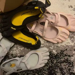 Vibram Five Fingers Womens V-Soul Sneaker sports functional shoes training yoga Black Training Fitness Anti-Slip Shoe (Increase a size)