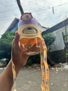 BOTOL MINUM KARAKTER KEPALA BONEKA SANRIO 700ML/BOTOL MINUM ANAK TALI PANJANG SEDOTAN HX 3032