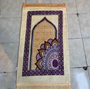 Sajadah turki rumbai tebal anti slip warna randoom
