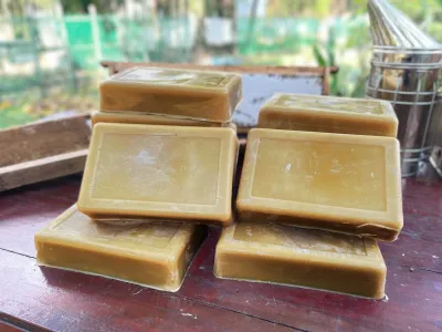 Beeswax Grade B 500 กรัม/ ไขผึ้งแท้ธรรมชาติ 100% / ไขผึ้งทำเทียน