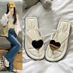 [Free Shipping] Ins Flat-Soled Beach Flip-Flops For Women 2026 New Summer Outdoor Design Casual Seaside Sandals