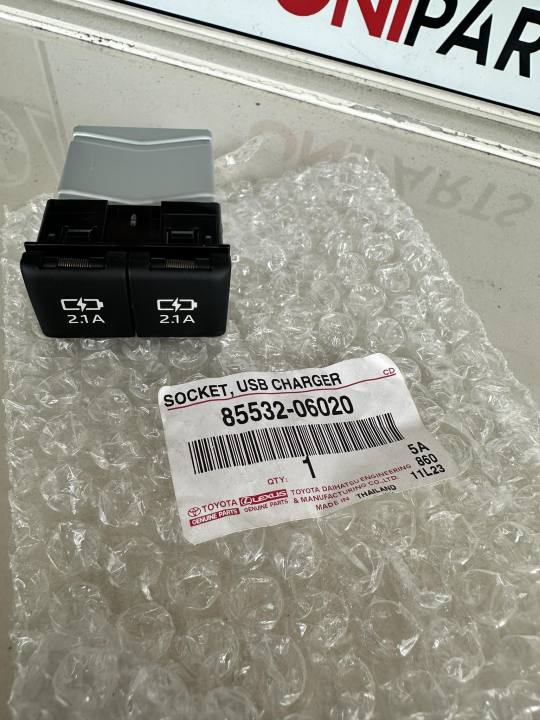 ORIGINAL/GENUINE TOYOTA USB CHARGER SOCKET (85532-06020