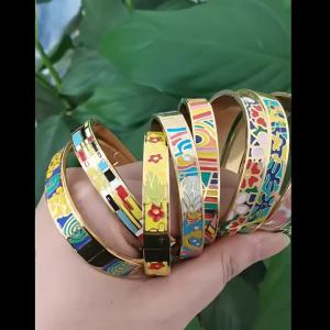 Best-selling stainless steel enamel bracelet for women in Europe and America 18K Vacuum-plated fashion retro oil-painted titanium steel bracelet