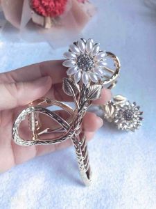 Ready Stock 11cm Rhinestone Pearl Large Hair Claw Clip Elegant Metal Hair Clip Hair Accessories时尚气质水钻珍珠大抓夹优雅合金鲨鱼夹发夹发饰头饰