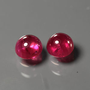 3.10 ct (น้ำหนักรวม 1 คู่) พลอยแท้ พลอยแดง (Heated Ruby) เผาเก่า สีแดง ทรงกลมหลังเบี้ย จอห์นสัน เคนยา
