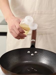 WH 1/2Pcs Plastic Squeeze Oil Bottle - PET Barbecue Spray - Leak-Proof Oil Pot - Extruded Seasoning Bottle - Kitchen Useful Cooking Utensils - Large Capacity Oil Sprayer Bottle