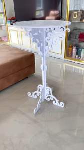 โฉมใหม🈴โต๊ะตั้งโชว์‼️พลาสวูดฉลุลายPVC.เกรดA หนา10มิล. กว้าง58เซน.สูง 90เซน.พร้อมใช้งาน ประกอบง่ายเคลื่อนย้ายสะดวก วางเข้าได้สวยทุกมุม.โต๊ะตั้งโชว์สวยหรู ผู้ดีสุดๆ เหมาะเป็นของขวัญ ของฝาก แข็งแรงทนทานสินค้าคุณภาพ ราคาถูกโรงงานทำเอง คุ้มสุดๆ(ของจริงสวยมาก)