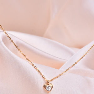 Kalung Wanita Titanium Liontin Love Dengan Batu Permata Di Tengahnya