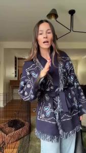 Áo cardigan in họa tiết tua rua cho phụ nữ thời trang cổ V tay dài áo khoác ngoài rộng rãi áo cardigan hàng ngày cho mùa thu