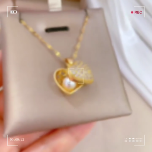 Romance Pearls Heart Shaped Shells Pendant Necklace with Crystals Accessory for Special Occasions Stylish Outfits