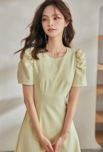 Đầm kem chữa A cổ tròn tay ngắn nhúng nhẹ nhàng tinh tế