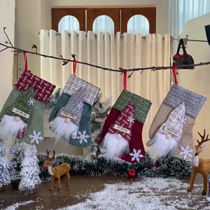 4 cái đáng yêu Giáng sinh vớ treo Vớ giáng sinh túi đựng quà kẹo trang trí giáng sinh cho văn phòng nhà cửa Đảng