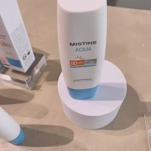 AQUA BASE ULTRA PROTECTION HYDRATING FACE&BODY SUNSCREEN SPF50 PA++++ 70 ML กันแดดตัว