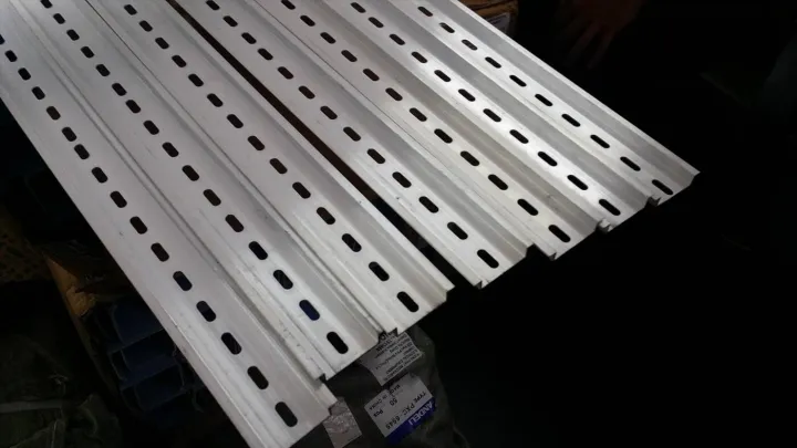 Thanh%20ray%20nh%C3%B4m%20c%C3%A0i%20%C3%A1t%20-%20Thanh%20DIN%20nh%C3%B4m%20c%C3%A0i%20aptomat%20-%20Image%202