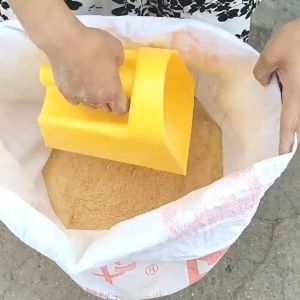 Animal Grain Scooper Heavy Duty ABS Scoop Containers Feeders for Chicken Pig Oxen Horse Homesteaders