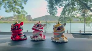 [FVFR]Solar Powered Head Shaking Lion / Chinese Style New Year Mascot Ornament / Car Dashboard  Dancing Lion Decoration / Lion Model Bringing Wealth Good Fortune