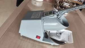 【500W Heavy Duty 】Ice Crusher Machine Electric Ice Smasher Machine Double Blade Ice Smashing Stainless for Scramble Automatic Ice Shaver Machine High Power Ice Grinder Uses At Home Or Commerce