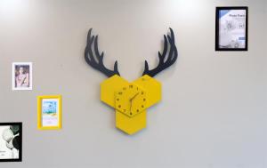 นาฬิกาเขากวาง งานนำเข้า ของแต่งบ้าน งานเหล็กแขวนผนัง เก๋ๆ ใหญ่มาก สีเหลือง