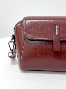 Womens Small Phone Bag Fashionable Oil Wax Cowhide Leather Handbag Versatile and Simple Shoulder Bag High Quality Crossbody Bag2026