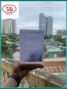 Menu mica  A5  Đài Loan đế gỗ cắm tự nhiên