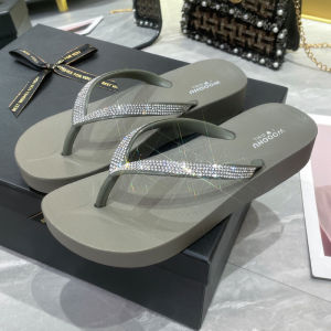 [Free Shipping] New Womens Mid-Heel Flip-Flops with Sparkling Rhinestones Fashionable Wedge Heel Non-Slip Womens Sandals Water-Resistant Thick-Soled Womens Slippers.