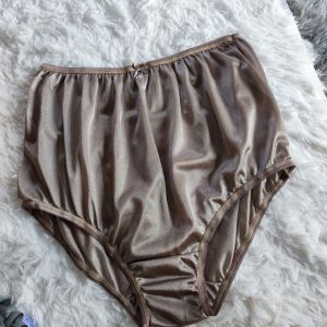 กางเกงในคนอ้วนตัวใหญ่ กางเกงในไซส์ใหญ่พิเศษ กางเกงในคนแก่ กางเกงในแห้งเร็ว คุณยาย กางเกงในผ้าวาโก้ แบบเต็มตัว  ผ้านุ่มลื่น  ผ้าไนล่อน Nylon Underwear Granny Panties Big Size