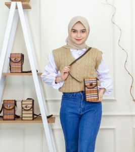 tas rotan wanita bali / tas anyaman / tas lidi mini / tas anyam jali / tas selempang hp viral / tas bali wanita / tas anyaman terbaru 2023 / tas wanita kecil simple unik/ tas hp etnik / tas rotan / tas anyaman wanita terbaru 2023 / tas etnik wanita