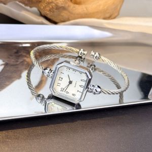 CHUN053634 Vòng tay hở Đồng hồ đeo tay Màn hình tương tự Kích thước nhỏ gọn Đồng hồ vuông Thanh lịch Thiết kế thu nhỏ Đồng hồ đeo tay lịch sự Dành cho phụ nữ