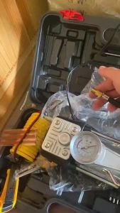 Bơm lốp ô tô 12v bơm ô tô 2 xi lanh tặng kèm bộ vá chuyên dụng
