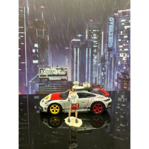 Mô hình figure 1 64 - Nam tựa xe áo vàng