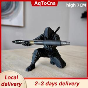 [COD] AqToCna Ship within 24 hours Office Pen Holder Knight Style Creative Desk Organizer Medieval Kneeling Fig Resin Stand Home Study Decor