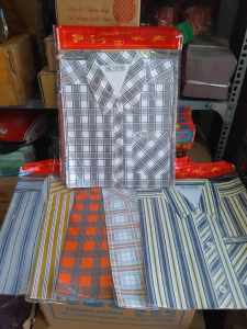 Bộ đồ giấy sơ mi sọc vàng mã có trang sức cho thanh niên và đàn ông