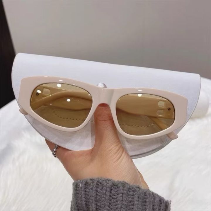 WE%20Kacamata%20Hitam%20Wanita%20Double%20B%20Logo%20Anti%20Uv%20Fashion%20Retro%20Vintage%20Frame%20Persegi%20Minimalis%20Kekinian%20K55%20-%20Image%206