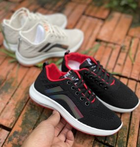 Giày thể thao nữ fashion 580 êm chân dáng gọn rẻ mà bền. cỡ 35-39 màu kem và đen