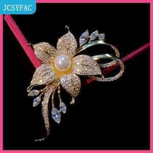 JCSYFAC Tinh Tế Hoa Ngọc Trai Trâm Thời Trang Kim Loại Ve Áo Pins Cho Phụ Nữ Cô Gái Đa Năng Sáng Bóng Corsage Quần Áo Phụ Kiện Quà Tặng