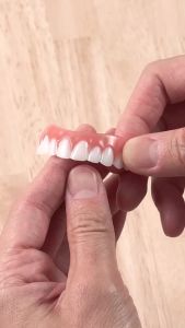 Instant Smile Comfort Fit Flex - Bright Shade - Upper Veneer Cosmetic Teeth