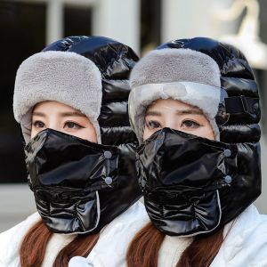 RVIVWK 3pcs/Set รัสเซียอูชานกา หมวกกำมะหยี่ฤดูหนาว พร้อมแว่นตากันลม หมวกฮู้ด หมวกกันลมสำหรับขี่จักรยาน หมวกนักบินหมวก หมวกคลุมศีรษะบุนวม ปิดหูที่อบอุ่นในฤดูหนาว ใช้ได้ทุกเพศ