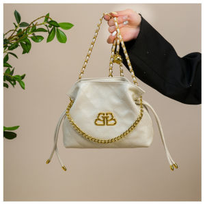 IELGY กระเป๋าแมสเซ็นเจอร์สะพายไหล่กระเป๋าแบบหนีบแขนแบบพกพามีเชือกรูดระดับไฮเอนด์กระเป๋าสไตล์เกาหลีกระเป๋าโชคดีสีดำสำหรับผู้หญิง