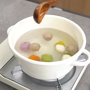 [NEW ] กระชอน 2in1 กระชอนพลาสติก ทนความร้อนสูง ตะแกรง ที่กรองอเนกประสงค์ ที่คีบ มี2สี