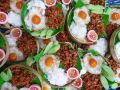 อาหารจิ๋ว งานปั้นดิน ข้าวกระเพา ข้าวกระเพราไข่ดาว. 