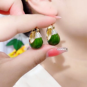 和田玉耳钉 绿色画油C型镶钻小耳扣耳环女防丢设计感网红百搭耳饰 Hetian Jade Stud Earrings for Women Anti-loss Design Sense Net Red All Matching Earrings
