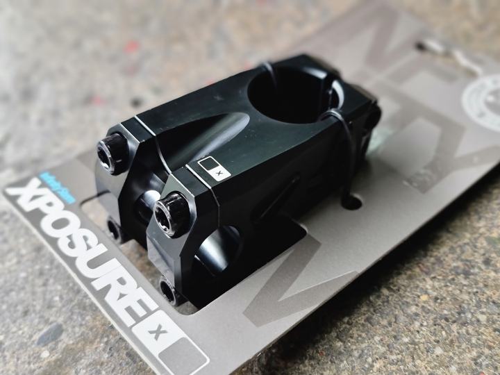 FAMILIY PRODUATS風　BMX STEM 50mm RT STEM 50, V2 - ALIVE INDUSTRY - BMX専門のZEN DISTRIBUTION