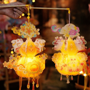 Chinese Style Portable Gourd Lantern Handmade PVC Mid-Autumn Lantern Cute with Tassel Handheld Gourd Lantern Mid-Autumn Festival