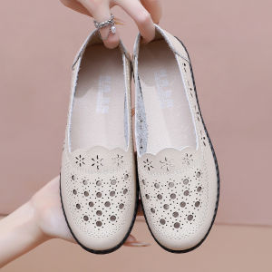 TL Shoe รองเท้าแม่ รองเท้าเดิน รองเท้าหนังคัตเอาท์ระบายอากาศและมีสไตล์สําหรับฤดูร้อน พื้นรองเท้านุ่ม รองเท้าส้นเตี้ยกันลื่น